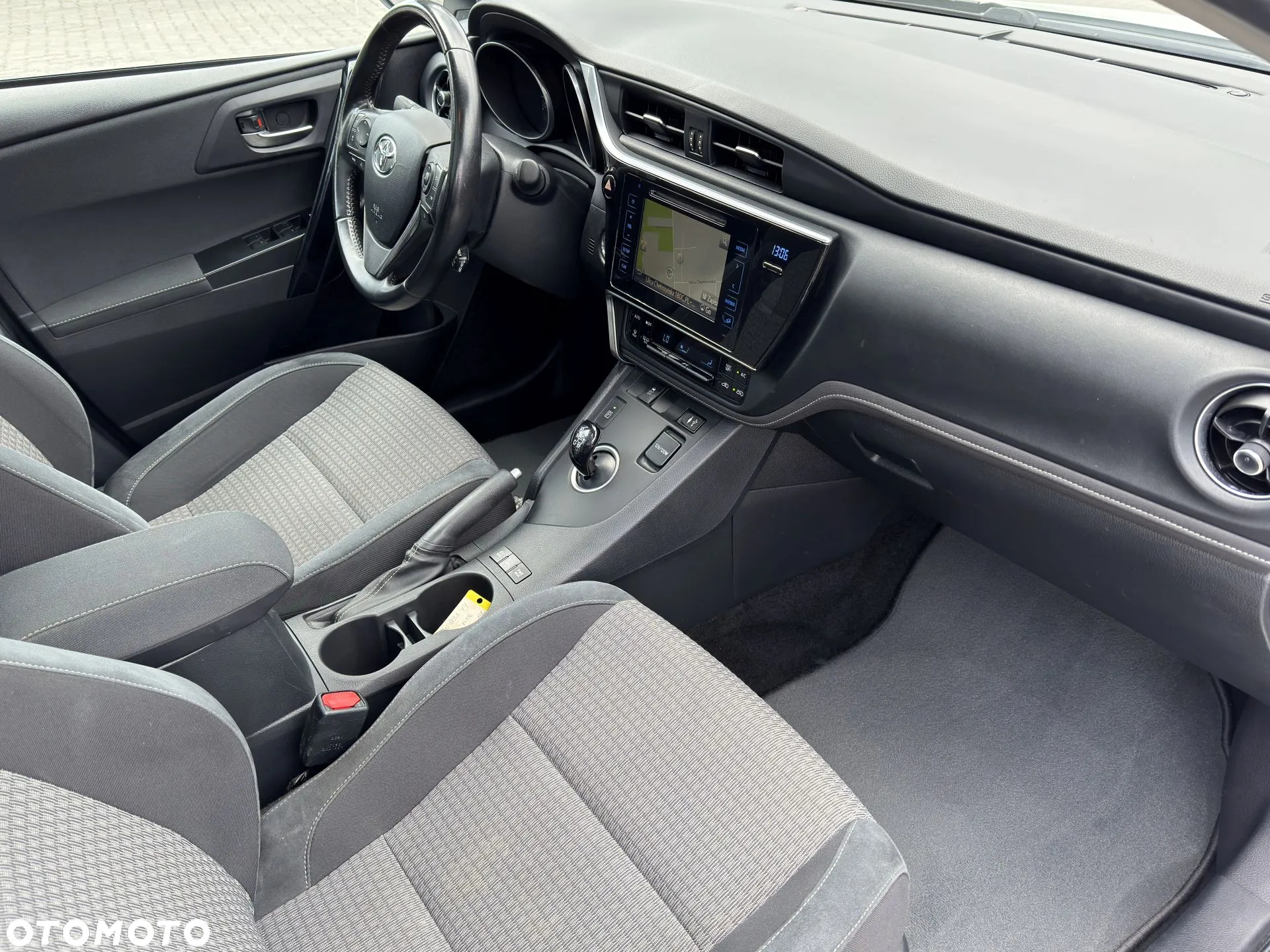 Toyota Auris Hybrid 135 Premium - 8