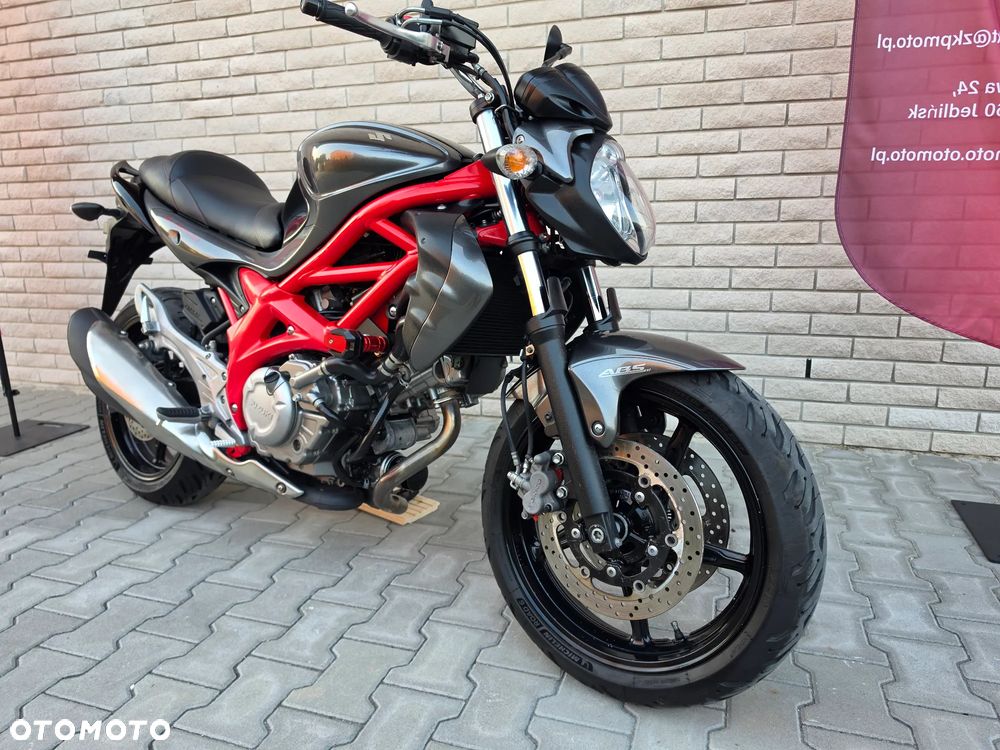 Suzuki Gladius - 6