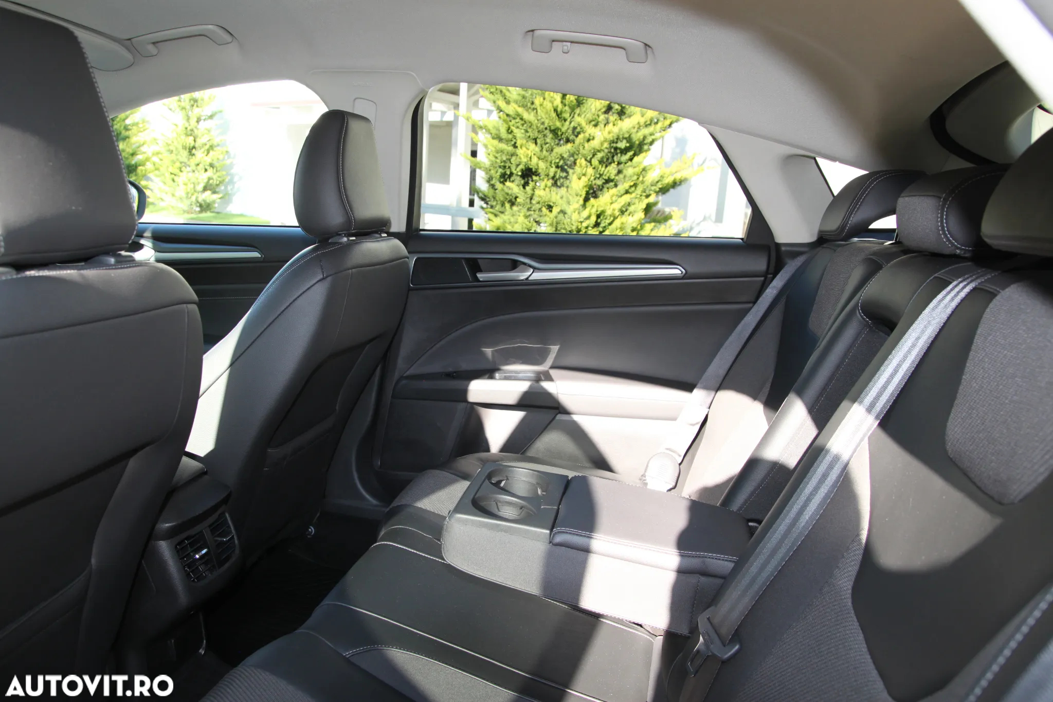 Ford Mondeo 2.0 TDCi Powershift ST Line High - 33