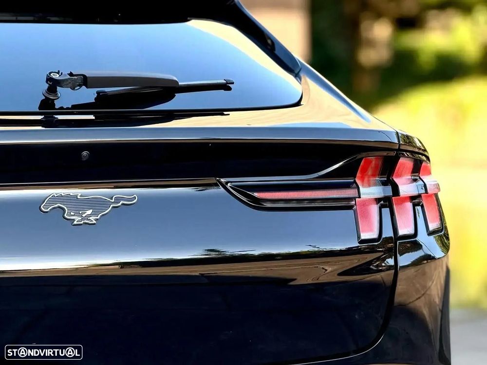Ford Mustang Mach-E - 12