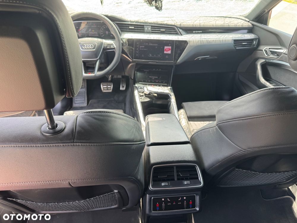 Audi Q8 Sportback e-tron - 11