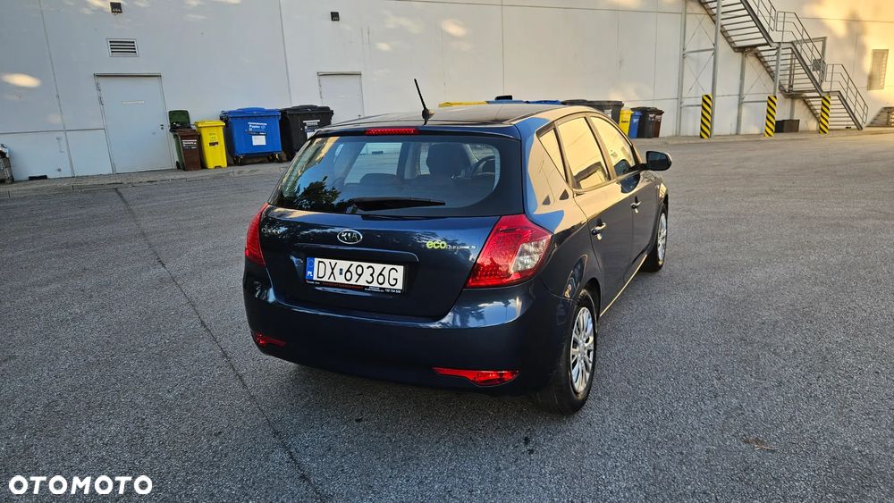 Kia Ceed - 13