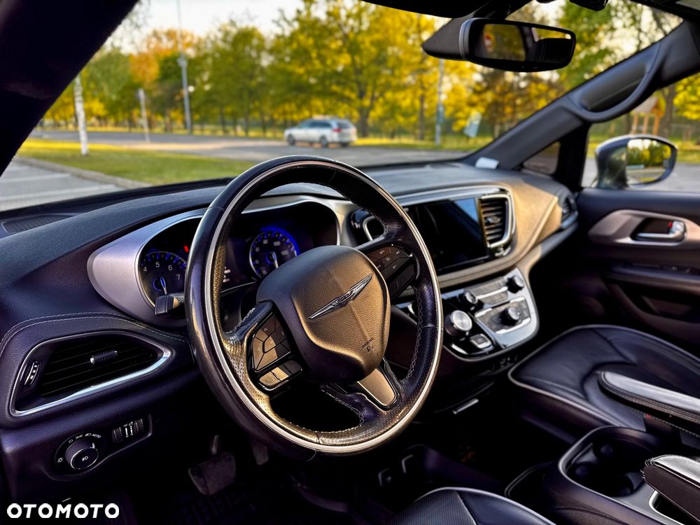 Chrysler Pacifica - 10