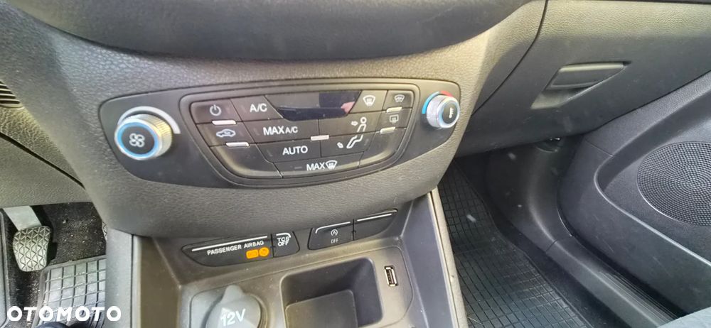 Ford Tourneo Courier - 22