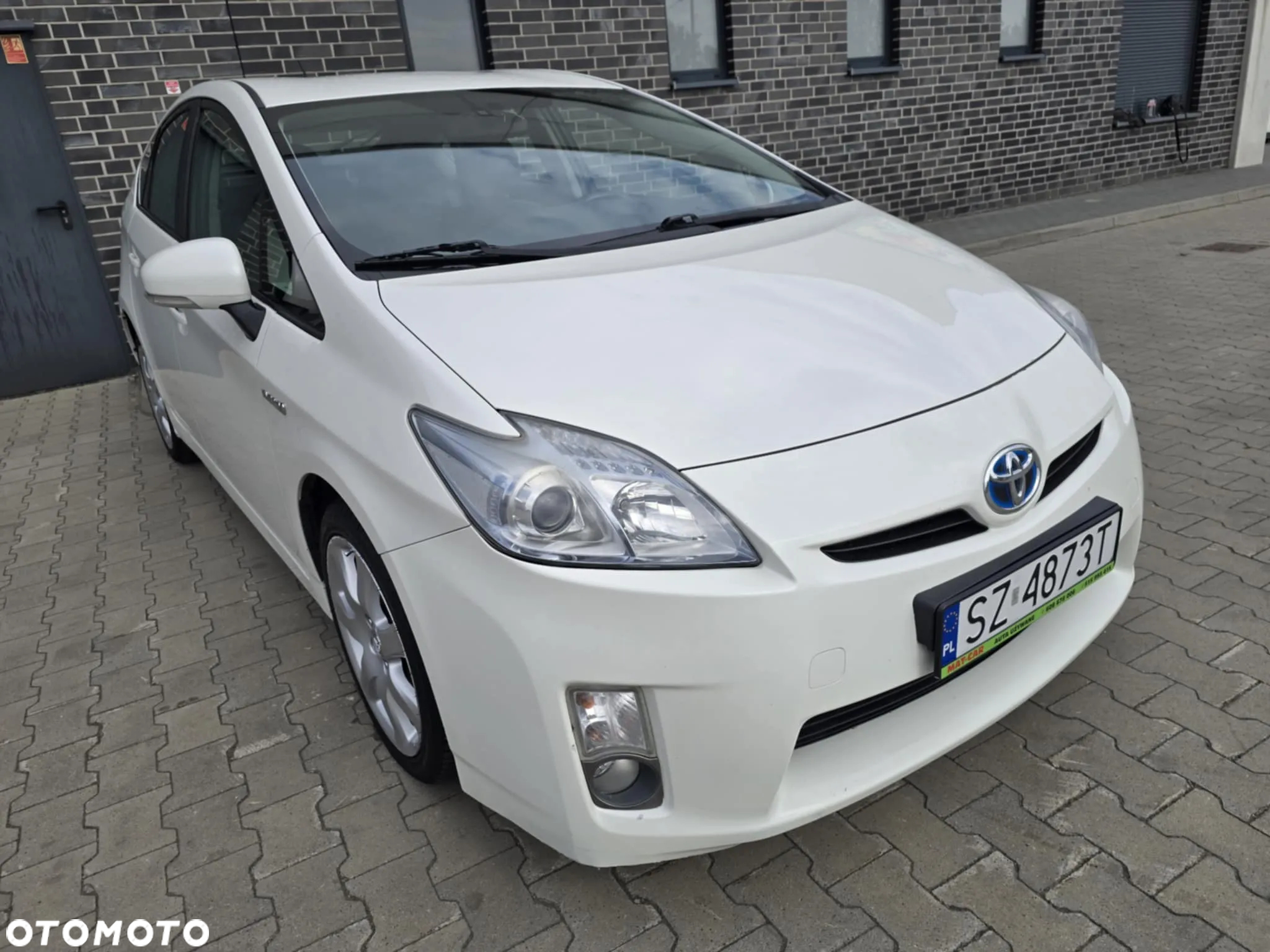 Toyota Prius (Hybrid) Executive - 6