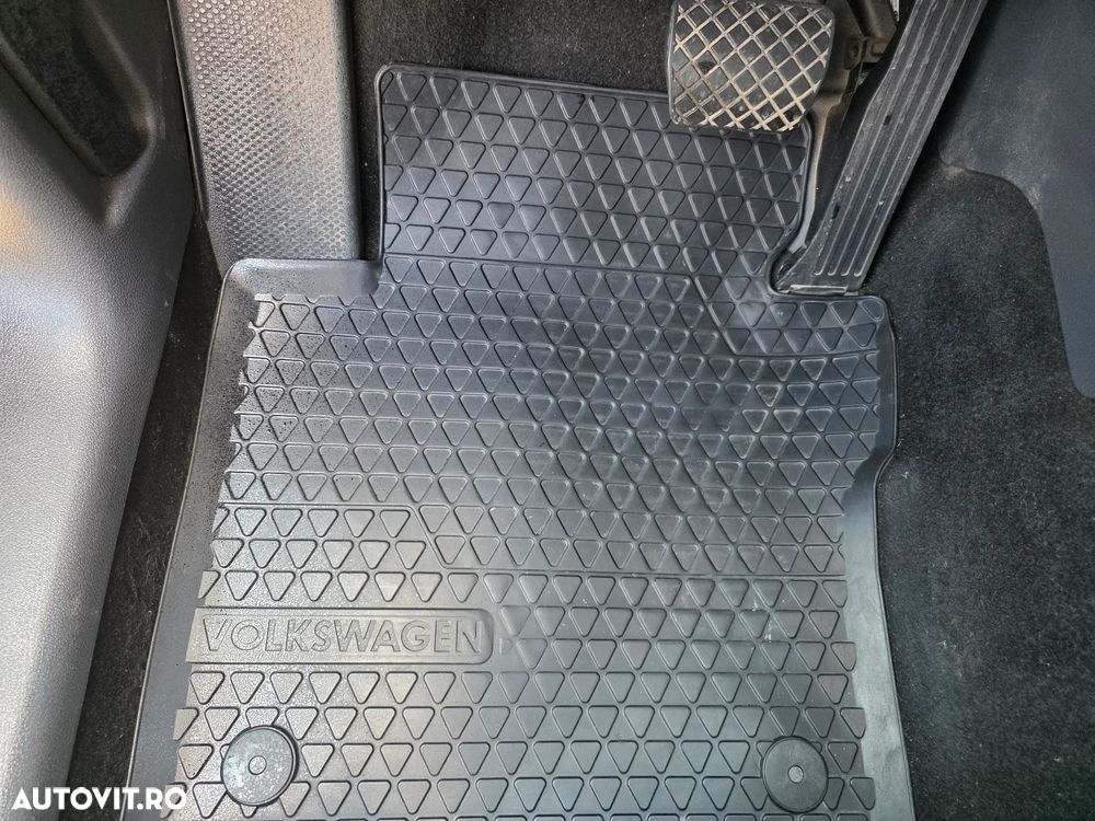 Volkswagen Touran 2.0 TDI Highline DSG - 22