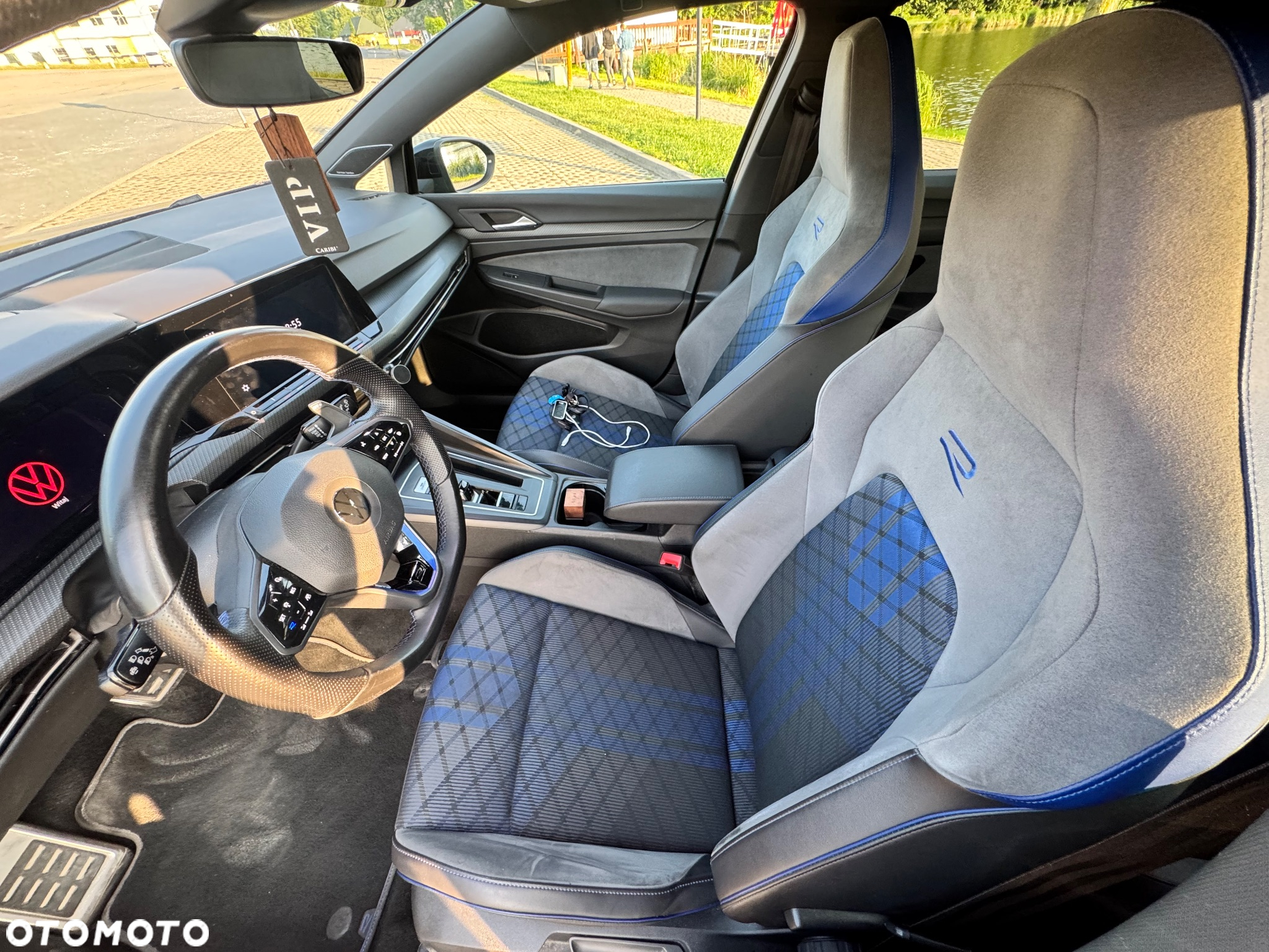 Volkswagen Golf VIII 2.0 TSI 4Motion R DSG - 21