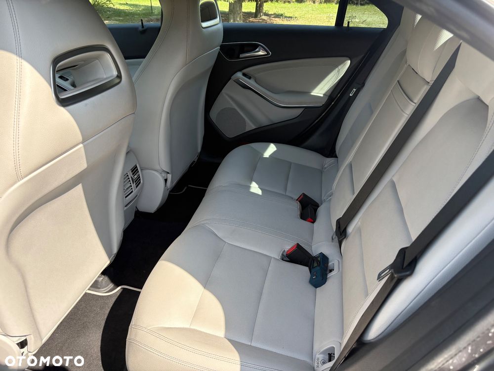 Mercedes-Benz CLA 250 4Matic 7G-DCT - 6