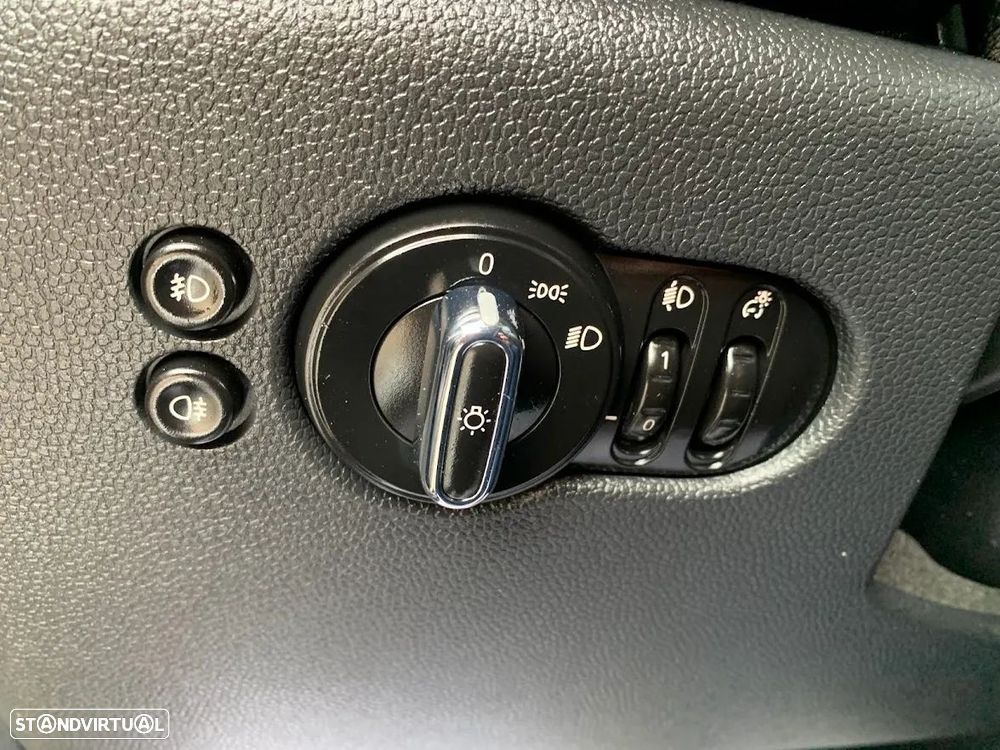 MINI 3 Portas One D - 12