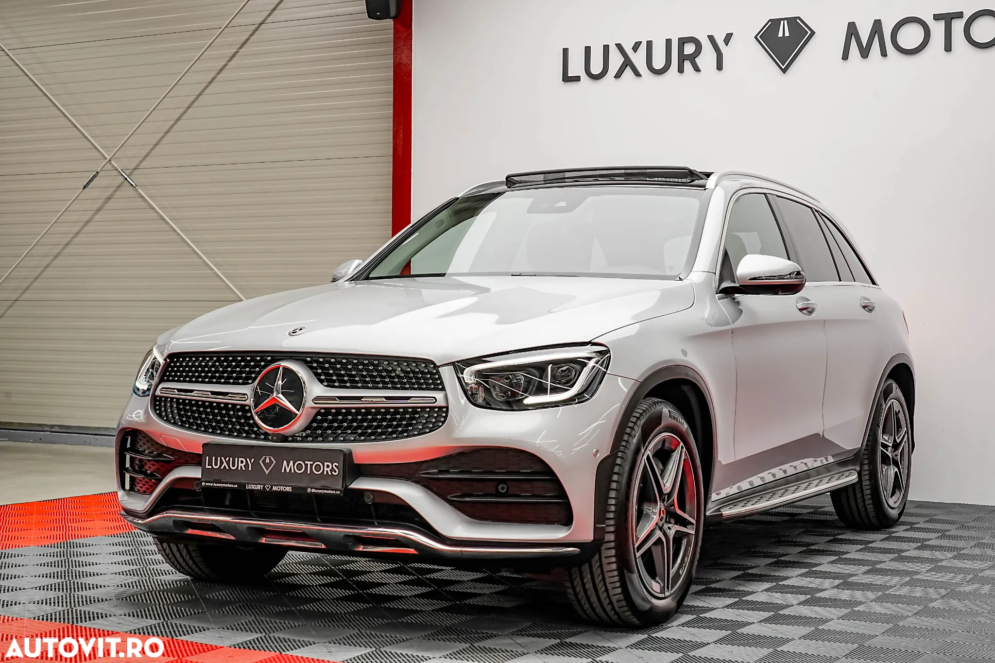 Mercedes-Benz GLC 200 4Matic 9G-TRONIC AMG Line Plus - 9