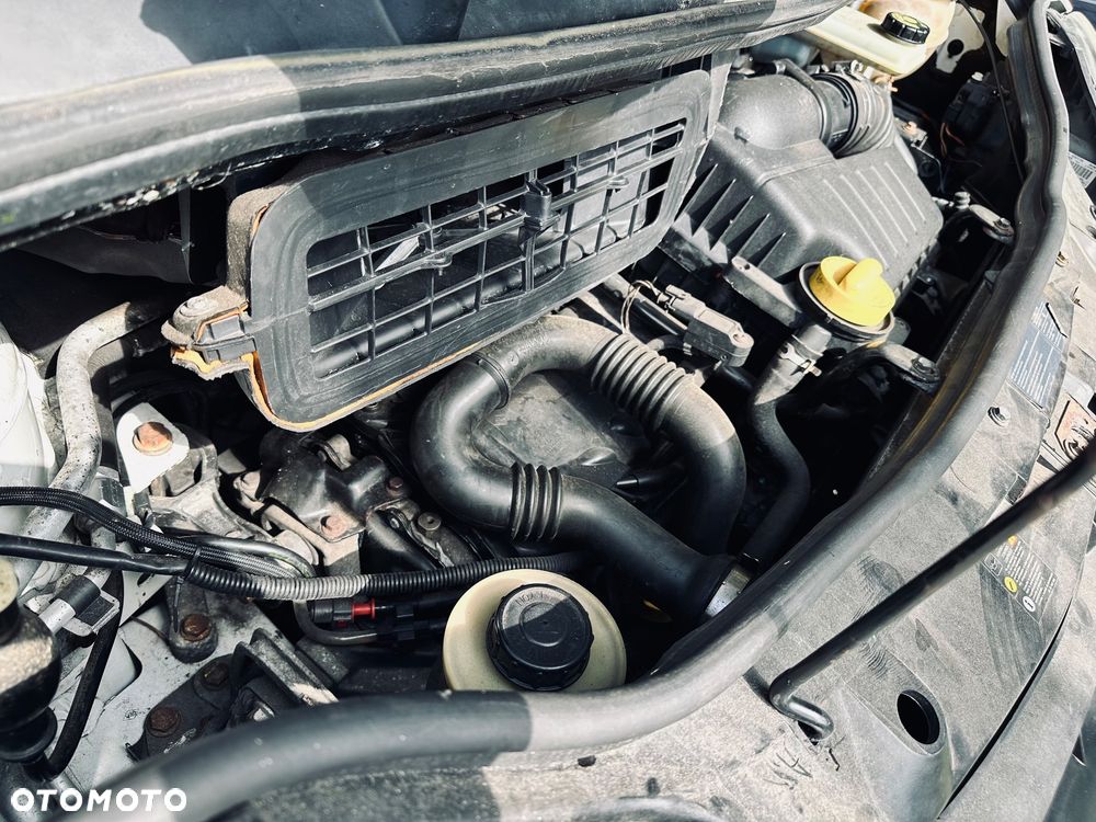 Renault Trafic - 25