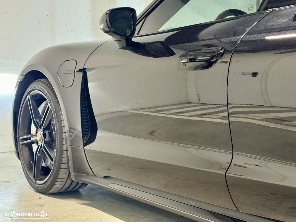 Porsche Taycan Turbo - 26