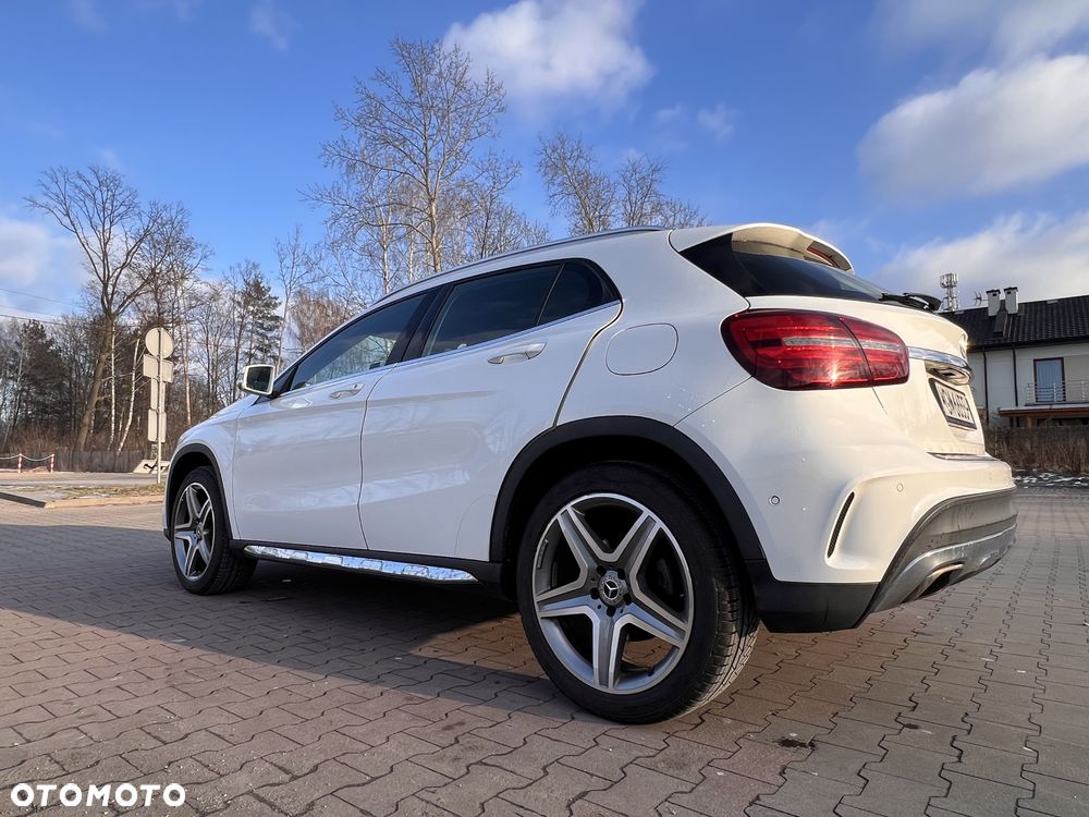 Mercedes-Benz GLA 200 7G-DCT AMG Line - 24