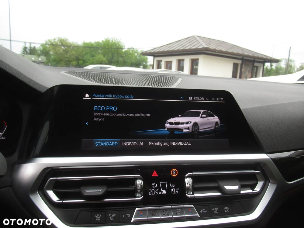 BMW Seria 3 318i Sport Line - 33
