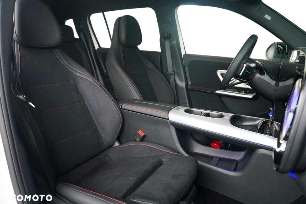 Mercedes-Benz GLB - 12