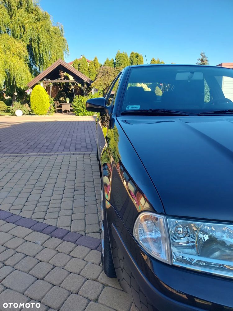 Skoda Octavia 1.6 Tour - 10