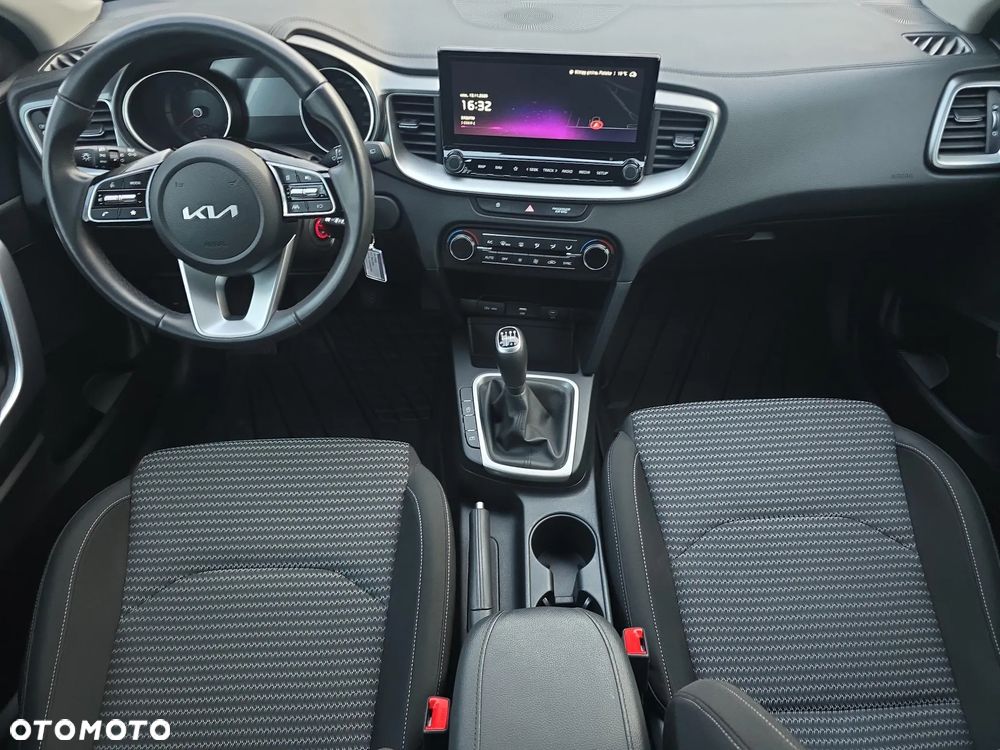 Kia Ceed 1.5 T-GDI M - 13