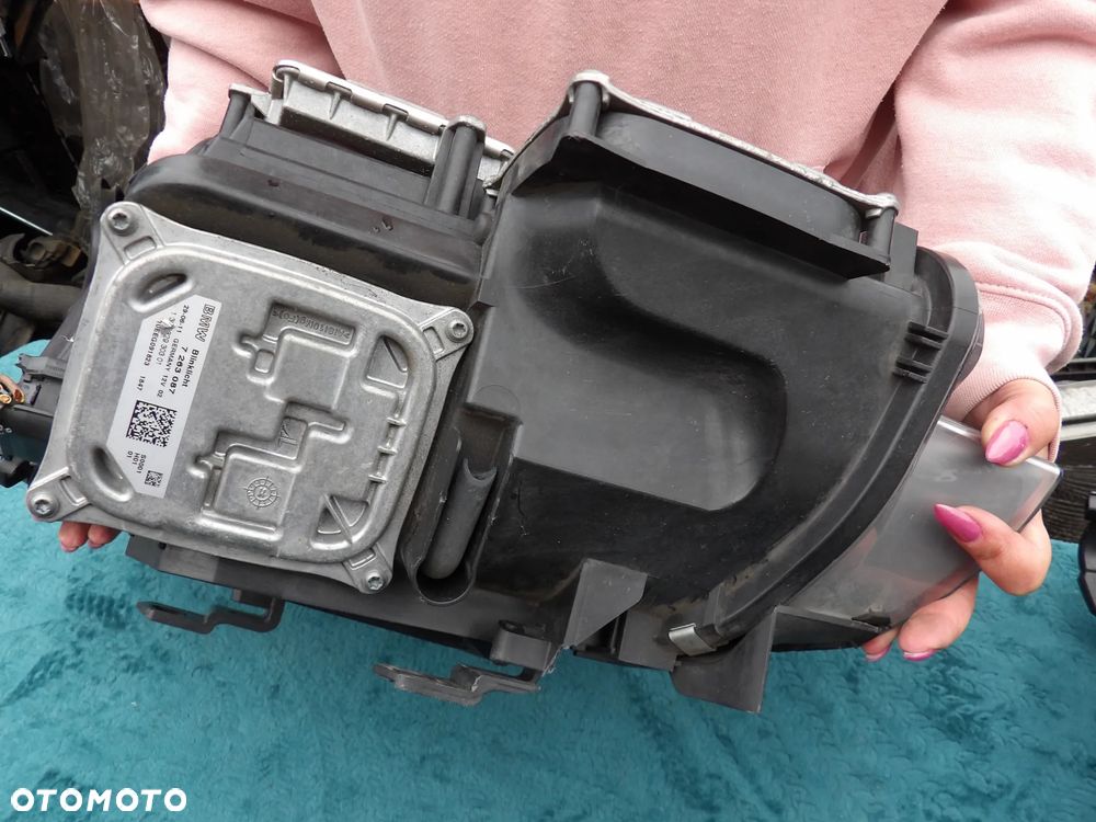 BMW - E92 - PRAWA LAMPA PRZEDNIA - LIFT - XENON - NIE SKRĘTNA - URWANE UCHO - UK - 7239930 - 7