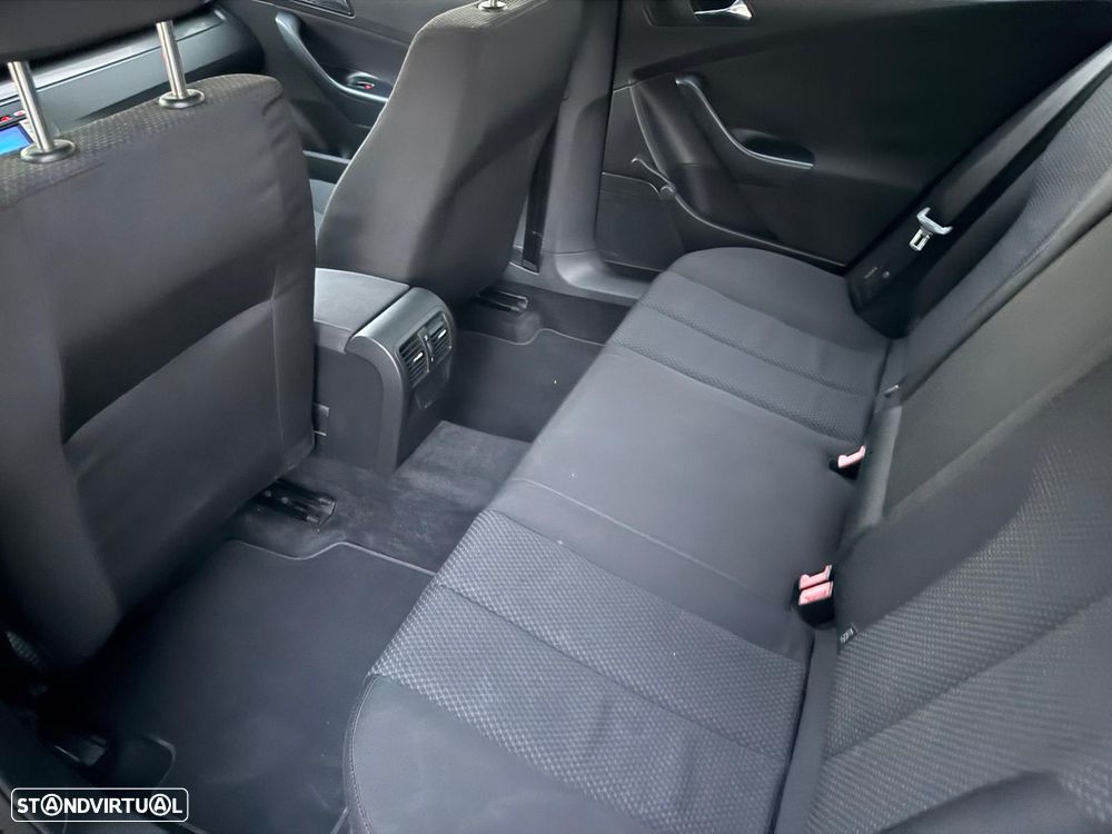 VW Passat 2.0 TDI Confortline - 6