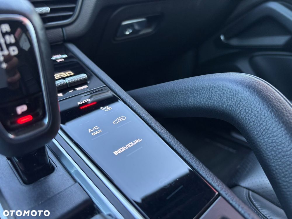 Porsche Cayenne Platinum Edition - 24