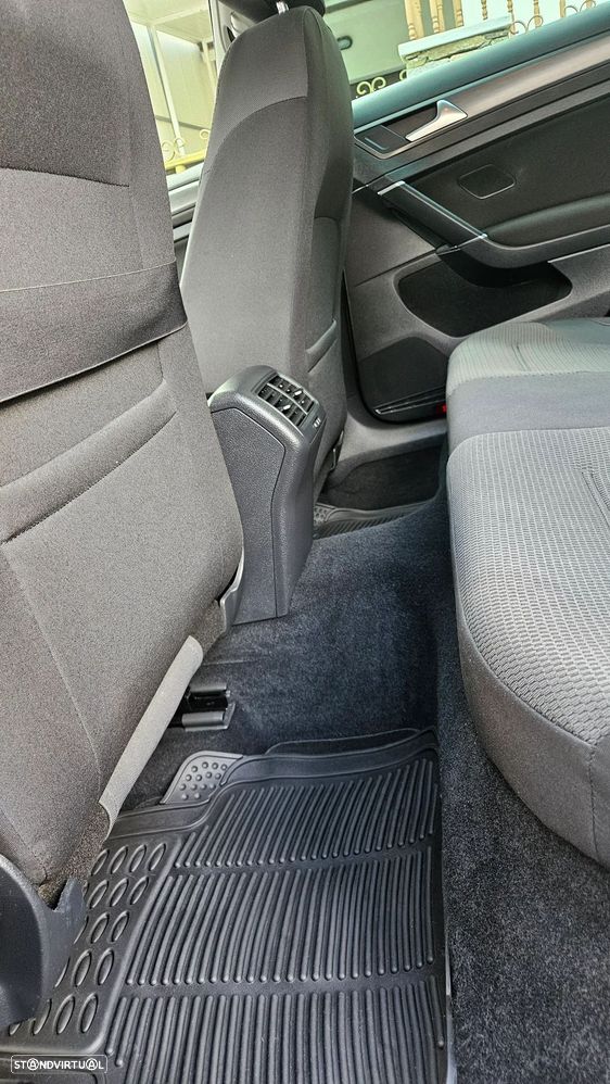 VW Golf 2.0 TDI R-Line DSG - 21
