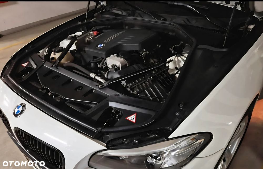 BMW Seria 5 528i xDrive Luxury Line - 11