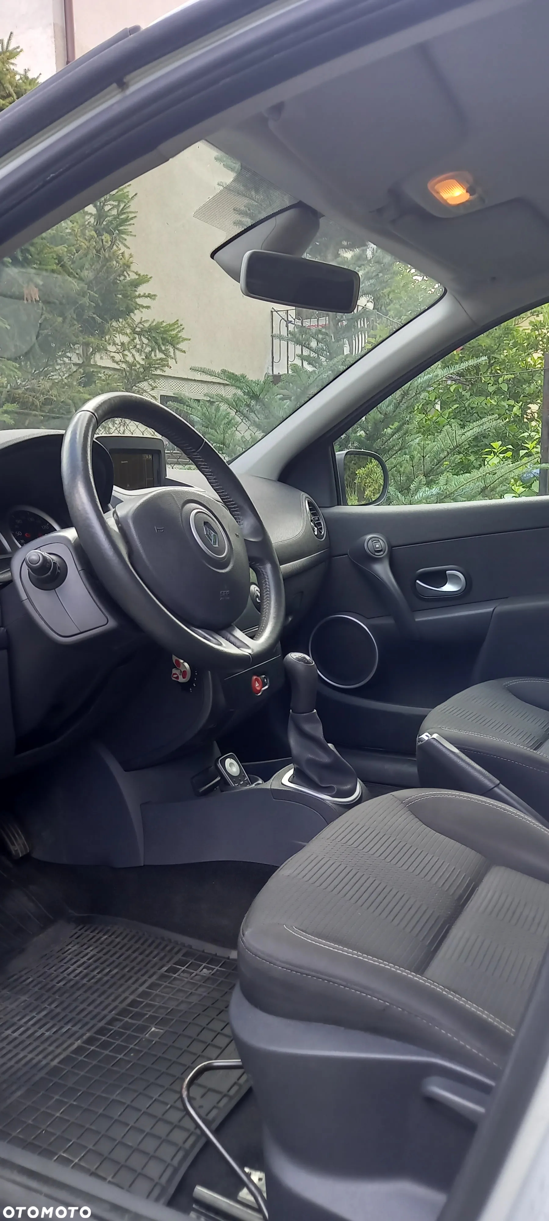 Renault Clio 1.2 16V Dwudziestka - 10