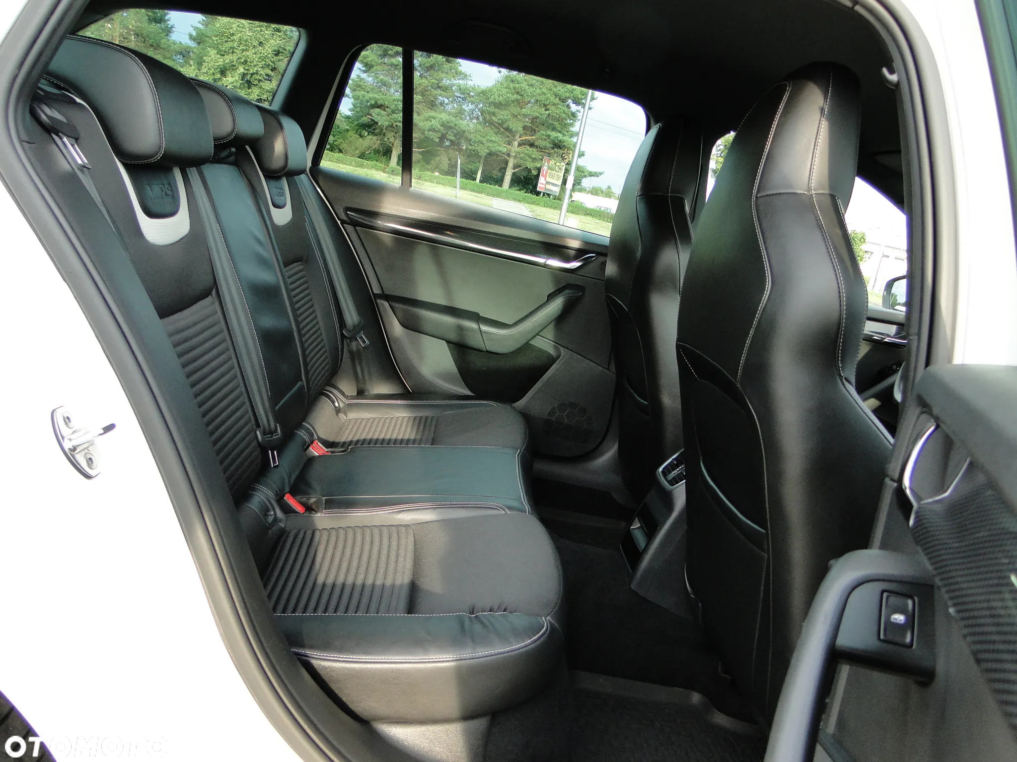 Skoda Octavia Combi 2.0 TDI DSG RS - 7