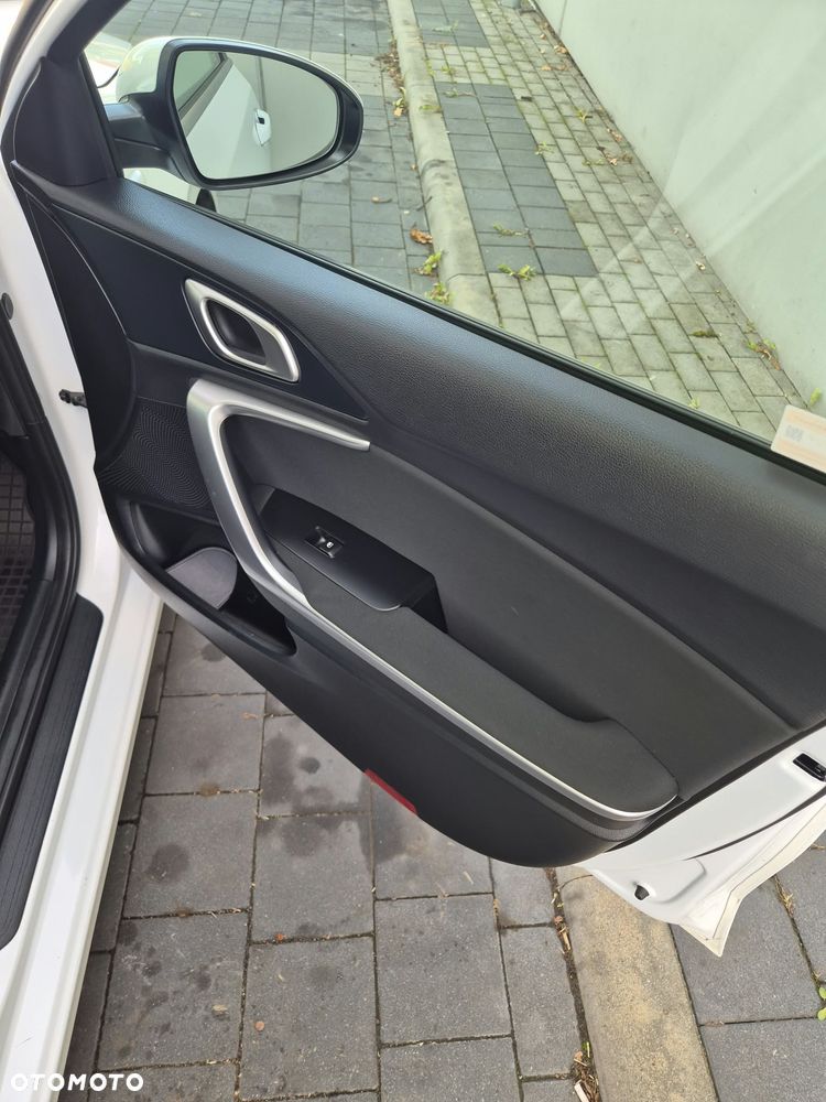 Kia Ceed 1.5 T-GDI M DCT - 11