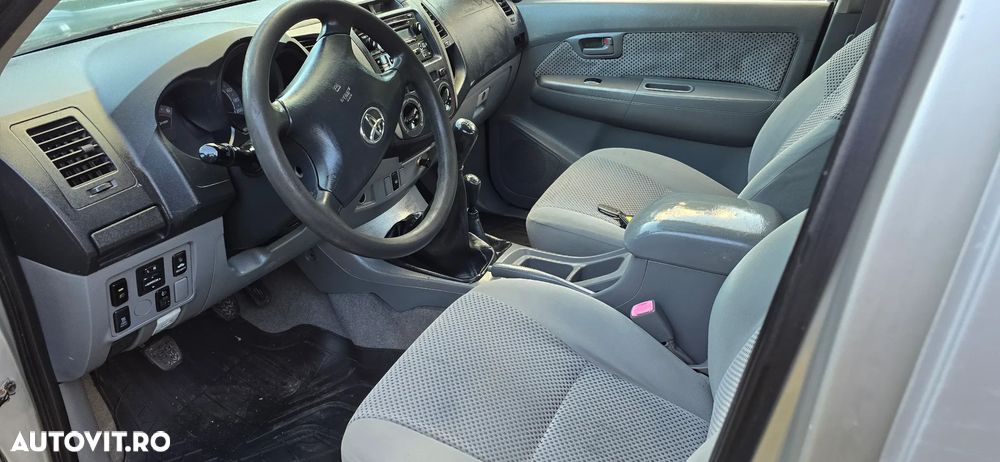 Toyota Hilux 4x4 Double Cab - 7