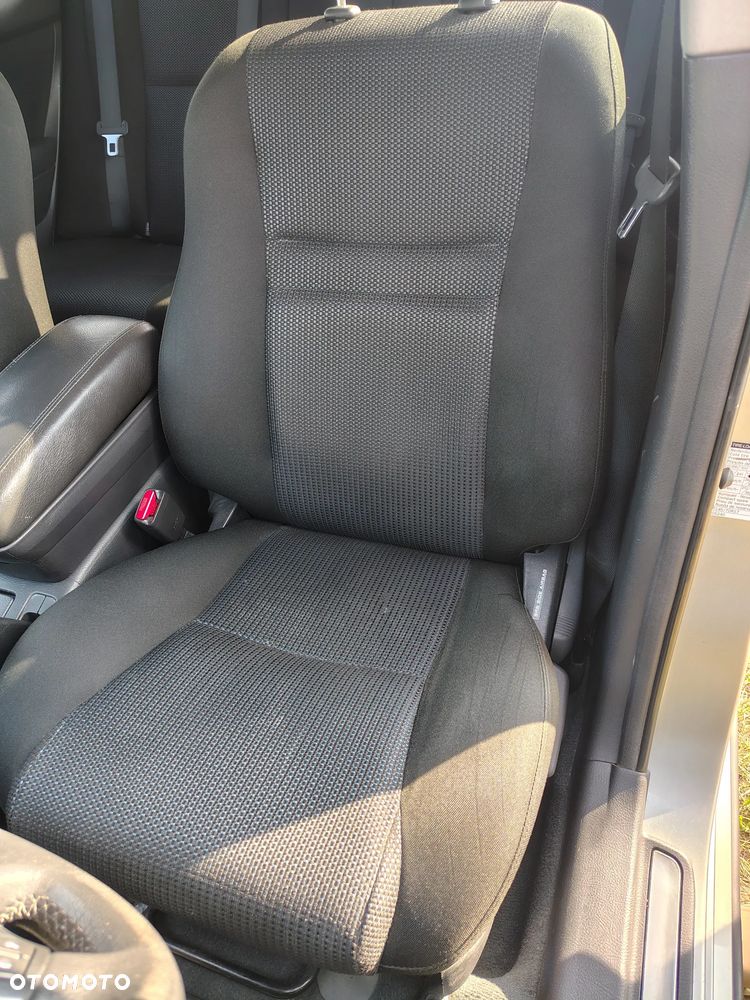 Toyota Avensis 2.0 D-4D Luna - 19