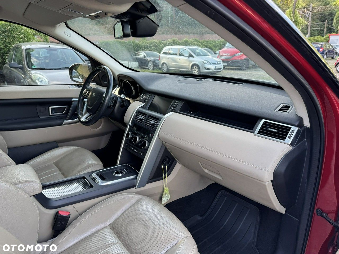 Land Rover Discovery Sport - 16