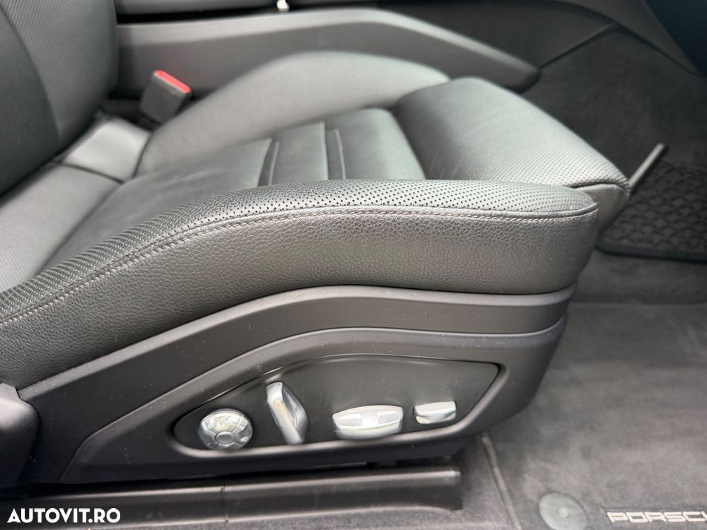 Porsche Panamera 4S Executive - 36