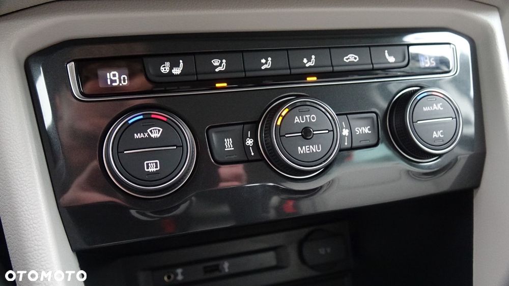 Volkswagen Tiguan - 38