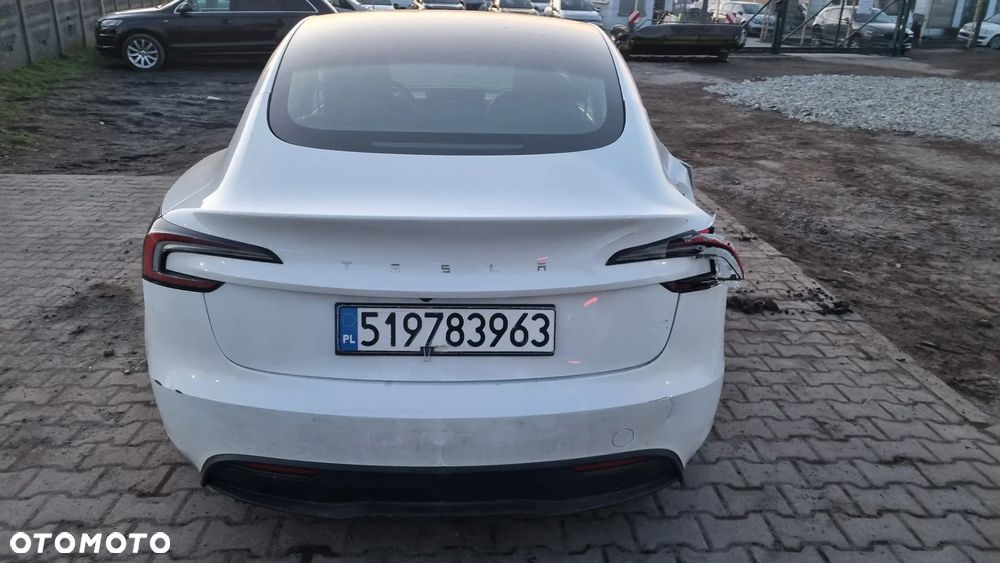 Tesla Model 3 - 16