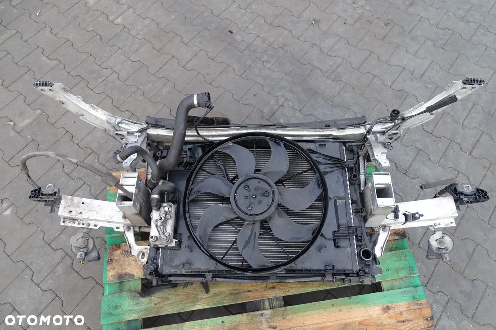 Mercedes C Klasa W205 2.2 Pas przedni chłodnice komplet - 2