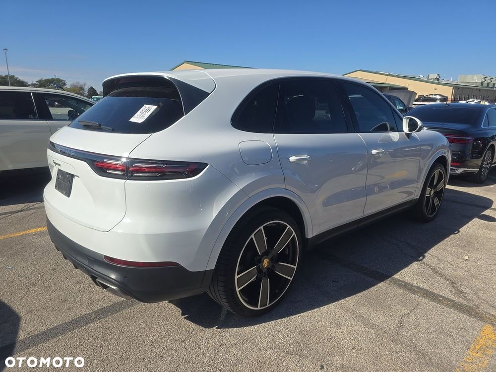 Porsche Cayenne - 4