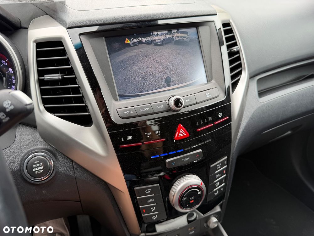 SsangYong/KGM Tivoli e-XGi 160 2WD Black+White - 28