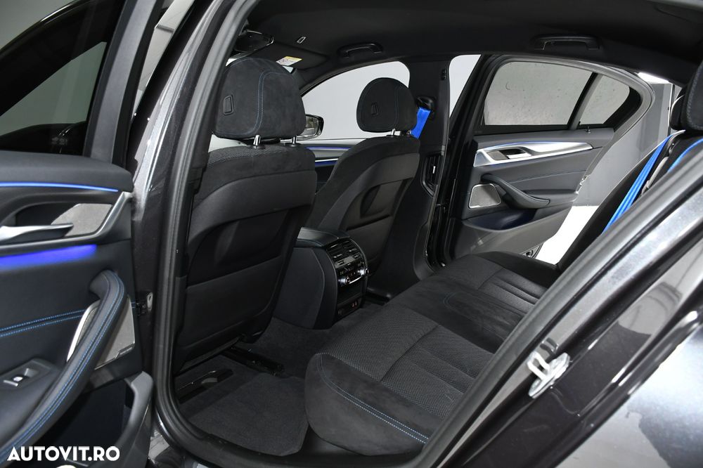 BMW Seria 5 530d Aut. M Sport Edition - 7