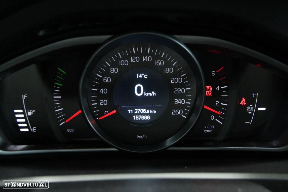 Volvo V40 2.0 D3 Inscription - 17