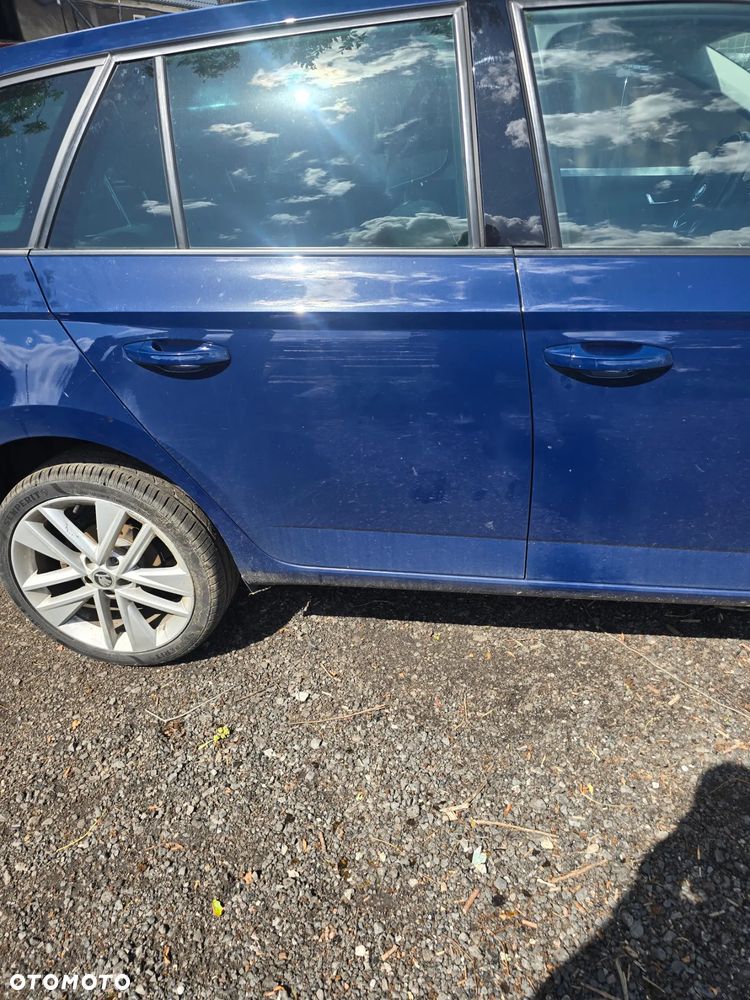 Drzwi prawy tył skoda Fabia III kombi w kolorze LF5A - 1