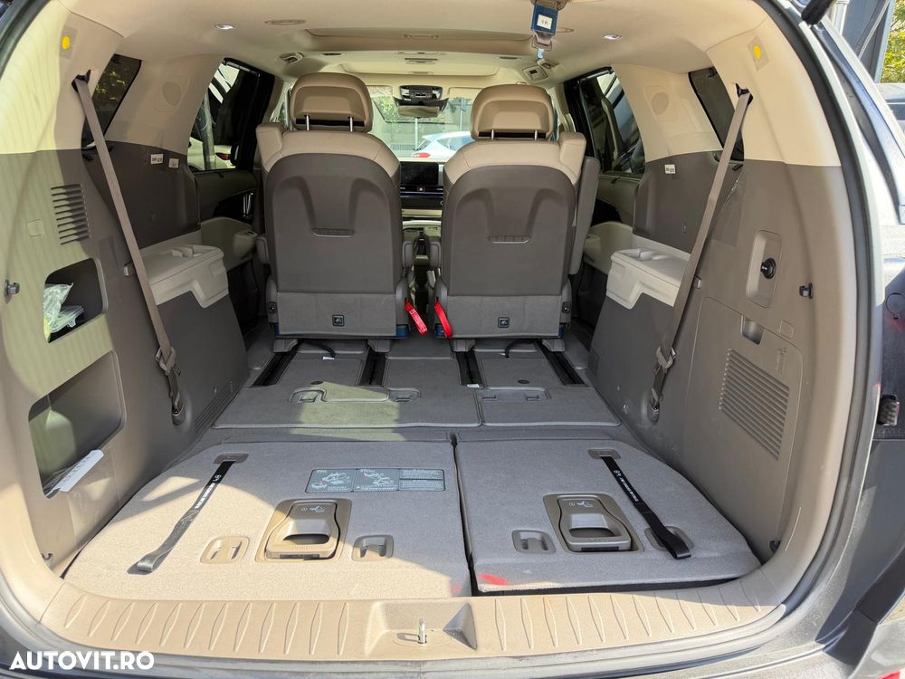 Kia Carnival - 24