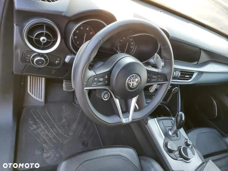 Alfa Romeo Stelvio 2.0 Turbo Veloce TI Q4 - 16