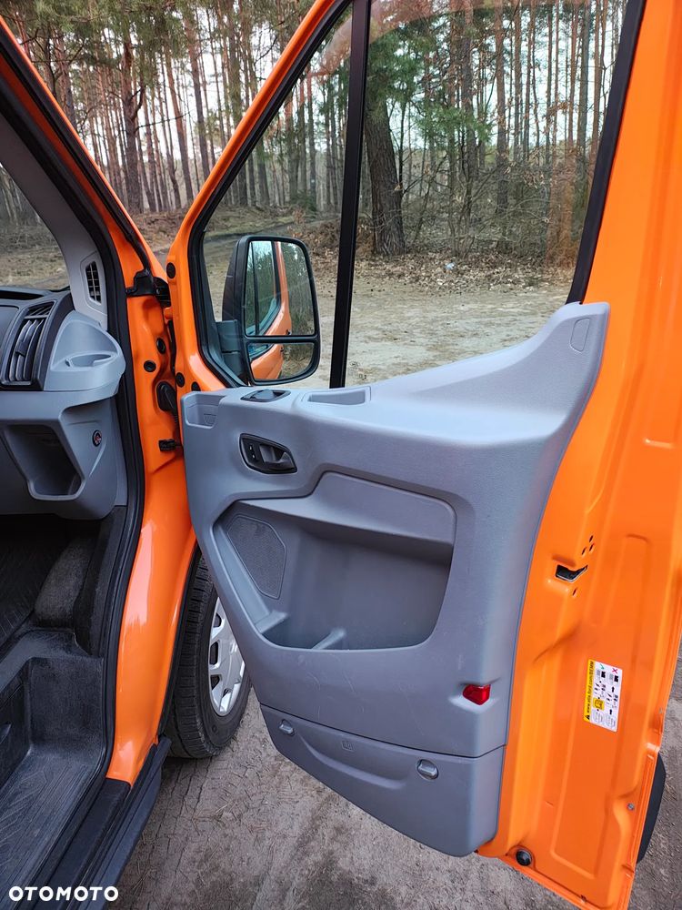 Ford Transit - 12