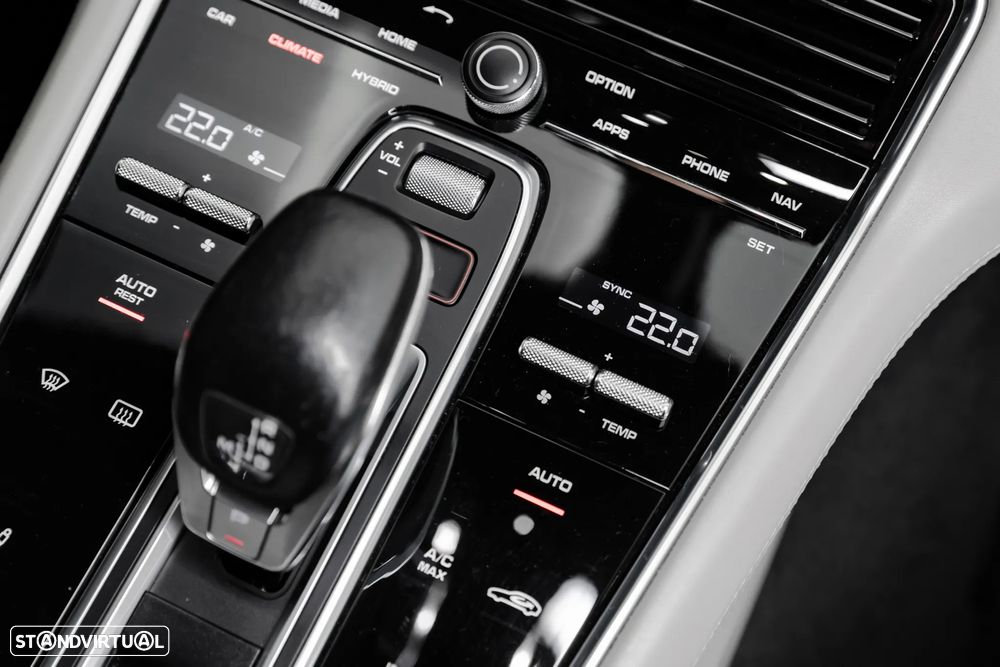 Porsche Panamera Sport Turismo 4 E-Hybrid - 25