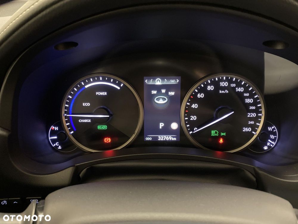 Lexus NX 300h Business Edition AWD - 19