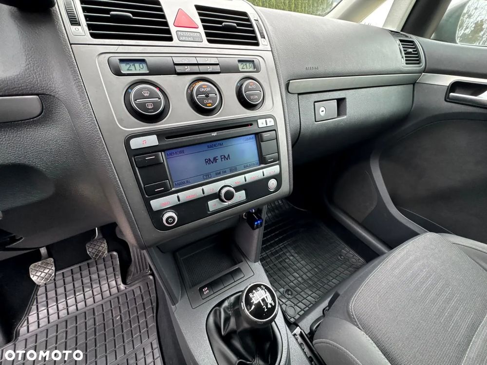Volkswagen Touran 2.0 TDI Highline - 19