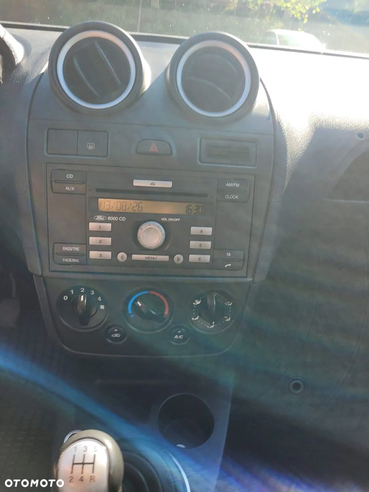 Ford Fiesta 1.4 Ambiente - 11