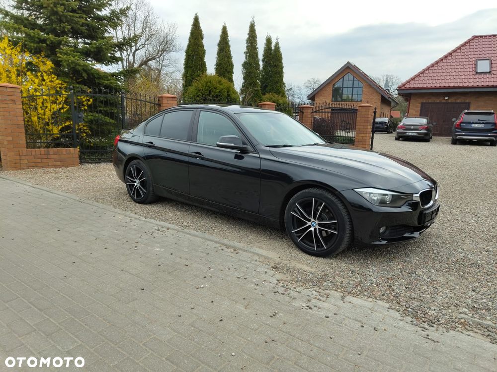 BMW Seria 3 318d Sport Line - 12