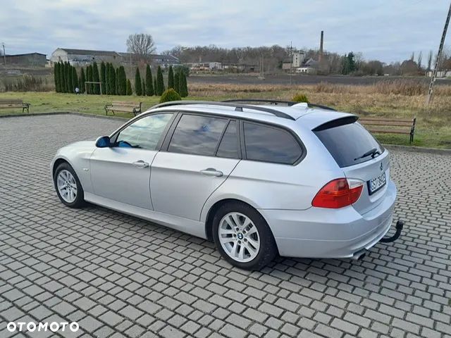 BMW Seria 3 320d DPF Touring - 9